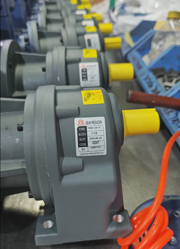 Application of different types of deceleration motors on conveyors